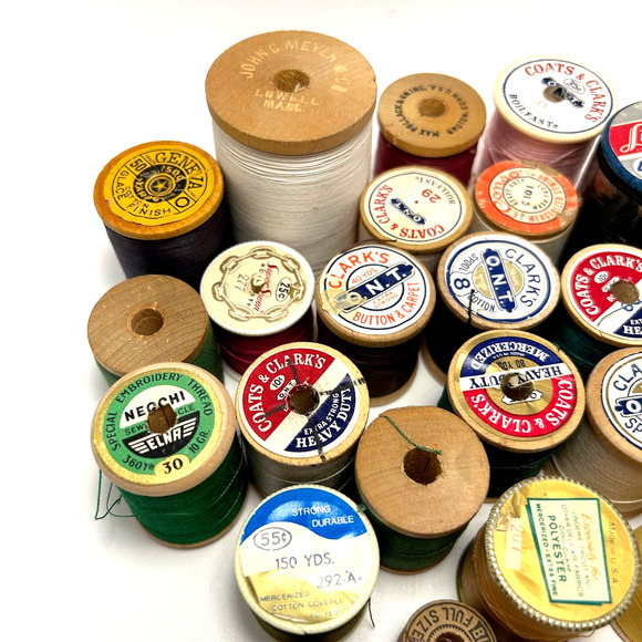 Vintage Thread On Wooden Spools Lot Of 24 Large And 8 Small Spools - Picture 2 of 11